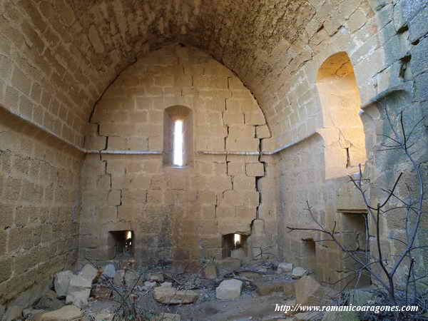 INTERIOR DE LA CAPILLA DEL CASTILLO